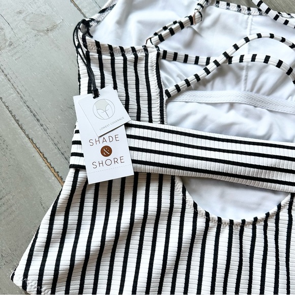 NWT - Shade & Shore Women’s Striped One Piece Swimsuit - Black/White - Size XS - Picture 11 of 12